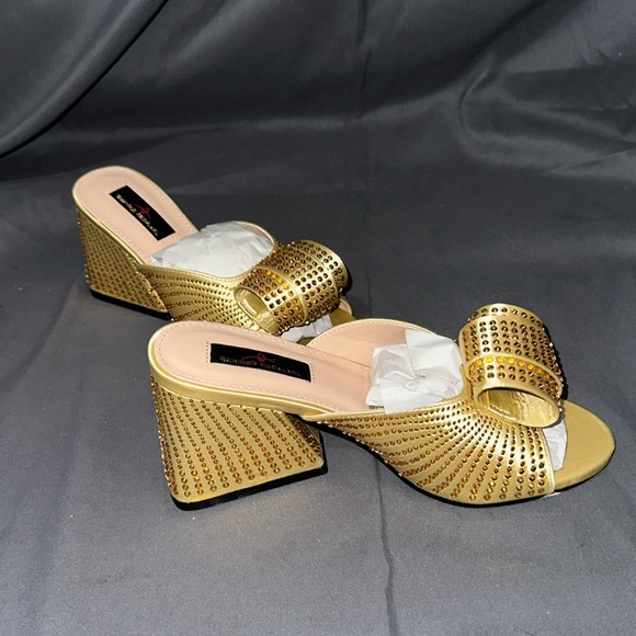 Shoes - Gold sparkle sandals